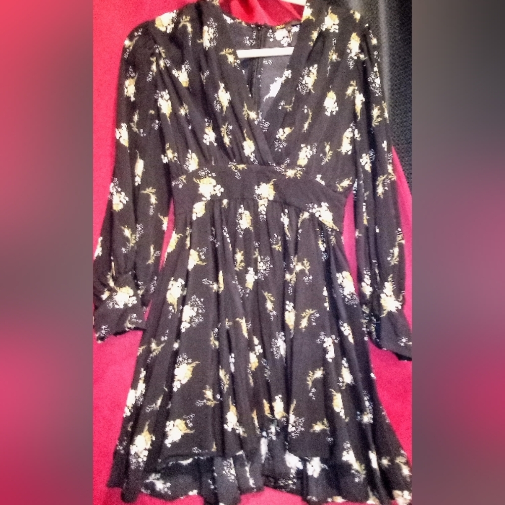 Maje Elegant Black and Gold Floral Dress